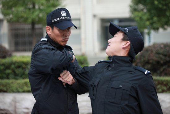 鹰巢之准备警官全集迅雷下载[2012最新]